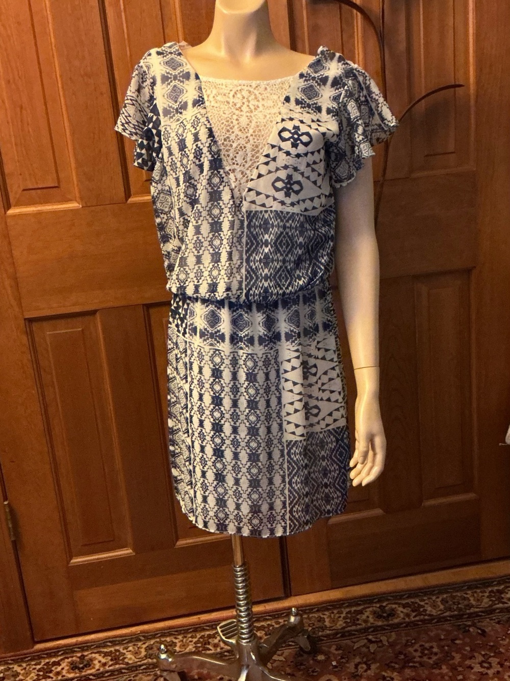 Bisou Bisou Blue and White Aztec Printed v neck Crochet-Detail Women’s Dress